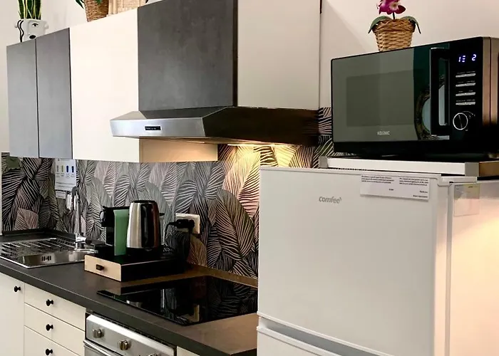 Apartment Mate's
