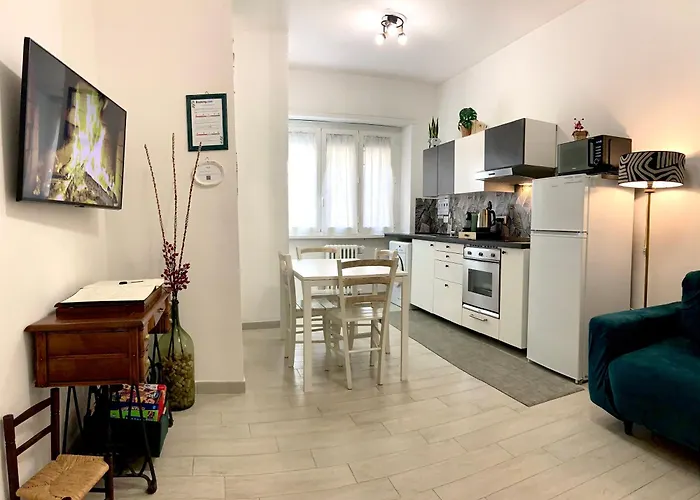 Apartment Mate's *